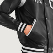 
Вид подкладки Showing Quilted Polyester Lining & Два функциональных внутренних кармана