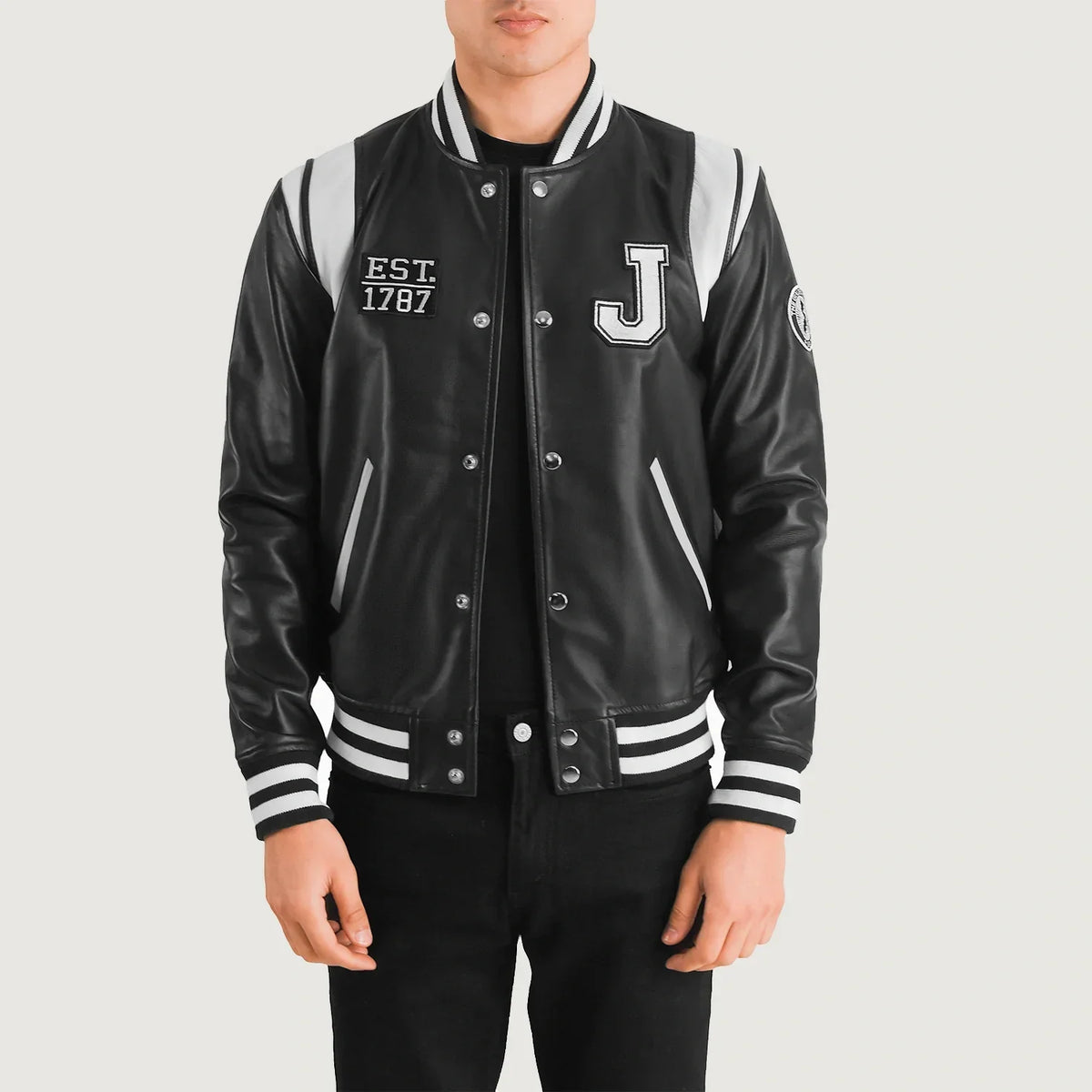 
Liberte New Jersey Черный Leather Varsity Кожаная куртка для Мужчин in Black & White Sheepskin Leather - Вид спереди и приталенный силуэт | Купить в официальном онлайн-магазине
