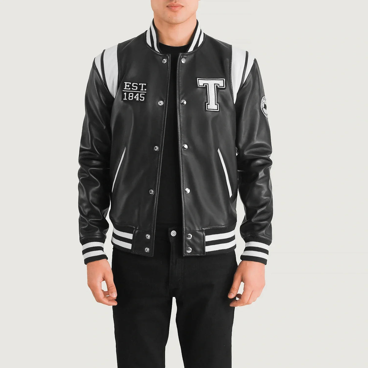 
Liberte Texas Черный Leather Varsity Кожаная куртка для Мужчин in Black & White Sheepskin Leather - Вид спереди и приталенный силуэт | Купить в официальном онлайн-магазине
