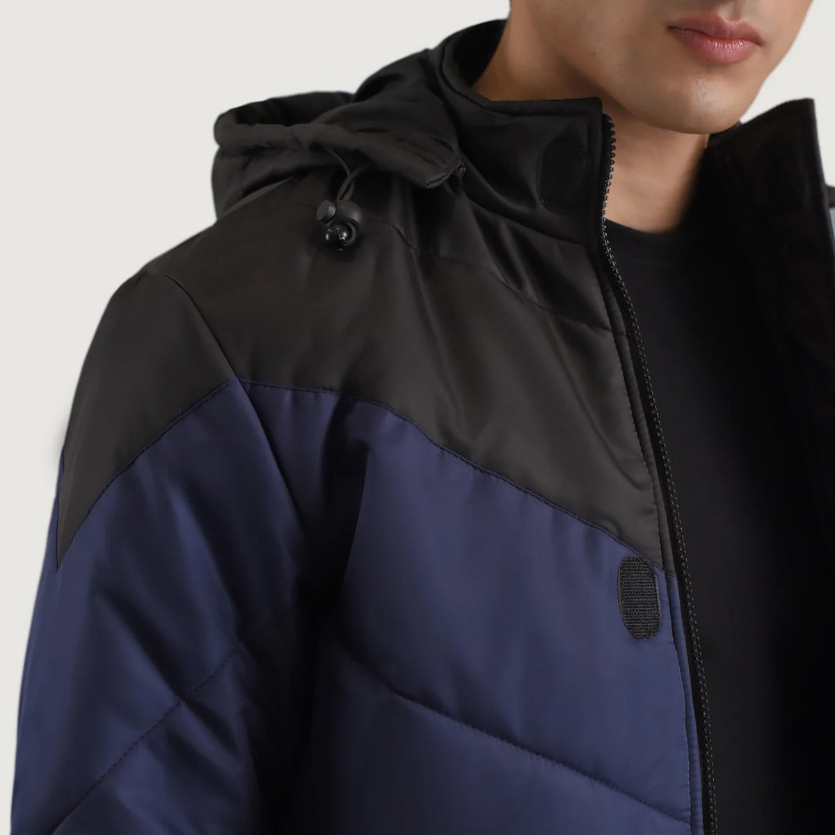 
Вид подкладки Showing Quilted Viscose Lining & Два функциональных внутренних кармана
