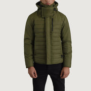 
Malcolm Оливковый Hooded Puffer Кожаная куртка для Мужчин - Вид сбоку, демонстрирующий эргономичный крой рукава