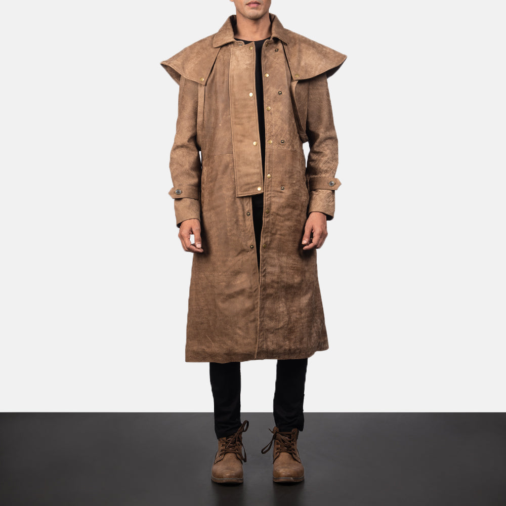 
Maverick Коричневый Leather Duster для Мужчин in Distressed Brown Sheepskin Snuffed - Вид спереди и приталенный силуэт | Купить в официальном онлайн-магазине