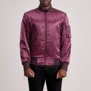 
Quinton MA-1 Бордовый Кожаный бомбер для Мужчин in Maroon Satin - Вид спереди и приталенный силуэт | Купить в официальном онлайн-магазине