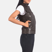 
Brown Sheepskin Leather Biker Jacket - Вид сзади, подчеркивающий посадку по плечам и ровный край