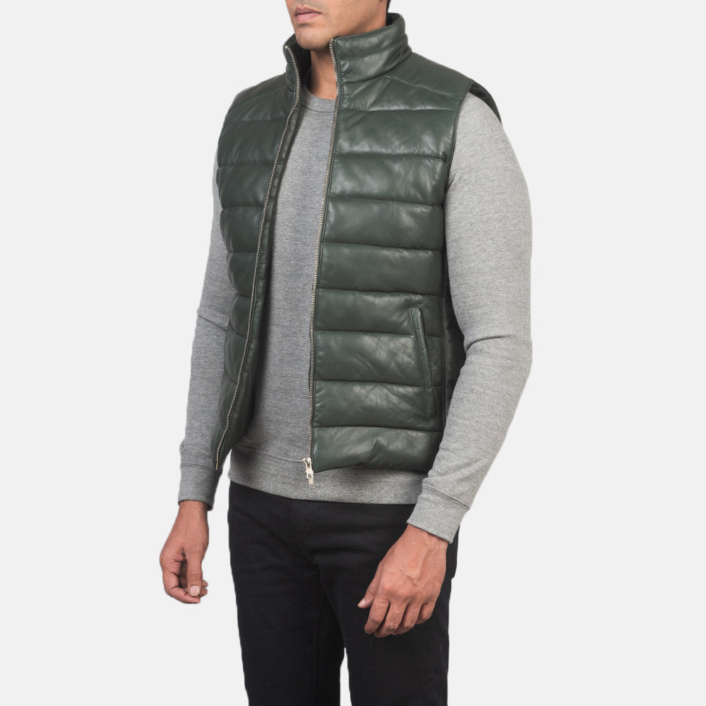 
Green Sheepskin leather Vest - Вид сзади, подчеркивающий посадку по плечам и ровный край