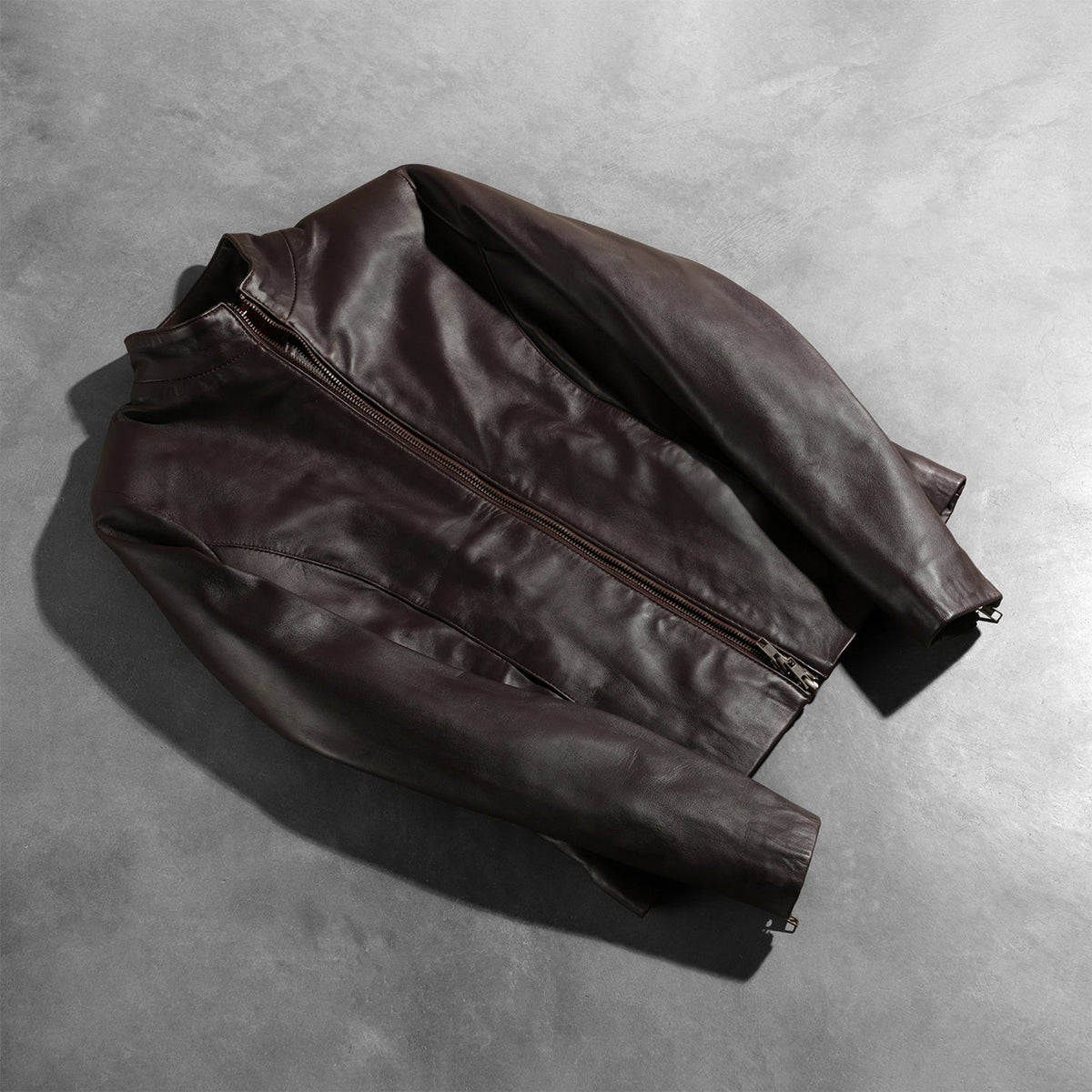 
Мастерство обработки подола и швов на Rumella Maroon Leather Biker Jacket