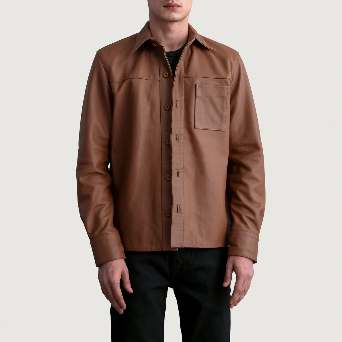 
Scout Matte Коричневый Leather Shirt для Мужчин in Matte Brown Cowhide Leather - Вид спереди и приталенный силуэт | Купить в официальном онлайн-магазине