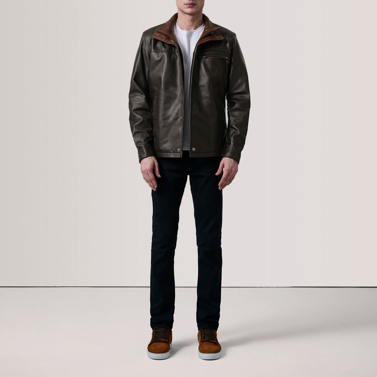
Sean Коричневый Leather Classic Кожаная куртка для Мужчин - Вид сзади, подчеркивающий посадку по плечам и ровный край