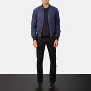 
Shane Navy Blue Suede Bomber Jacket - Вид сбоку, демонстрирующий эргономичный крой рукава