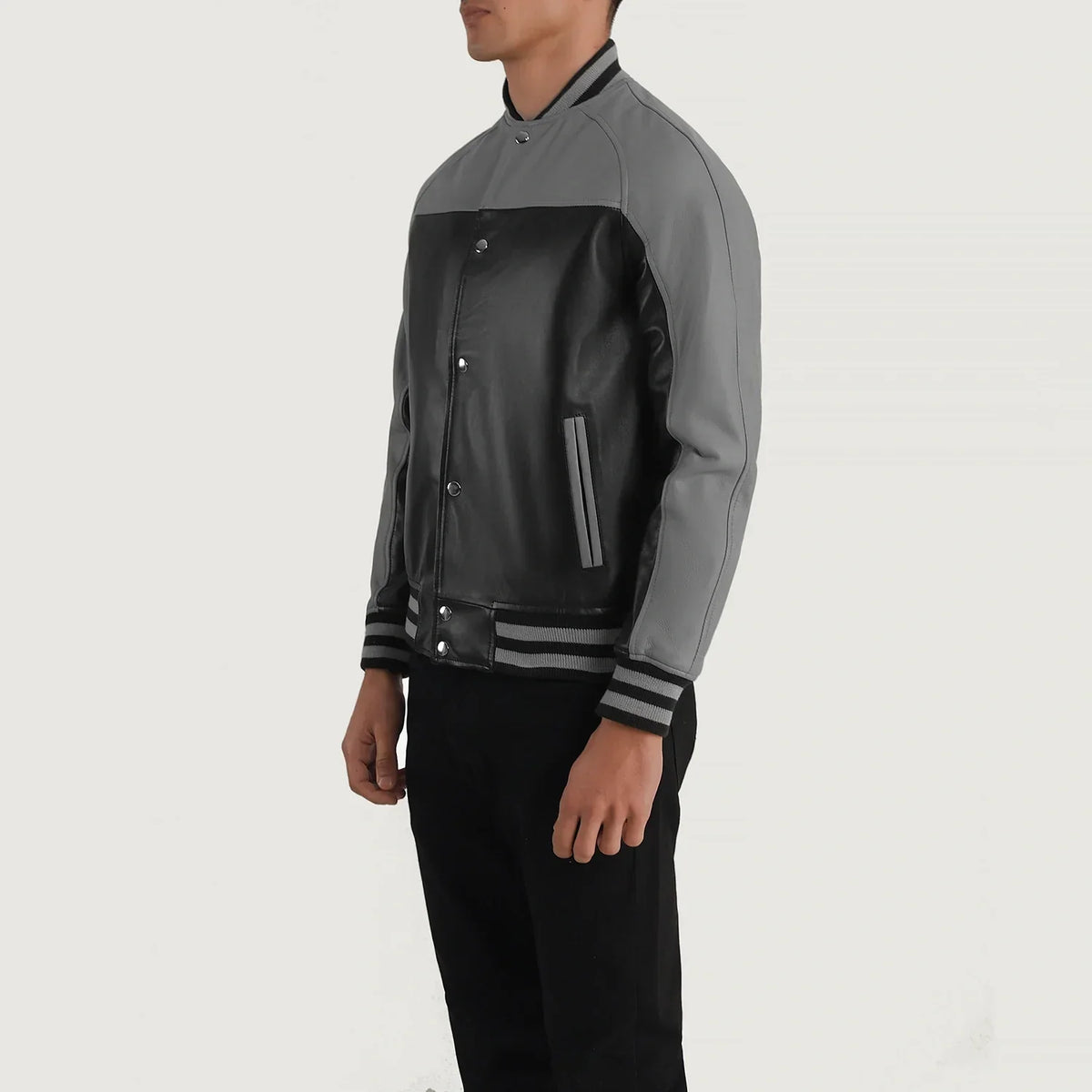 
Black & Red Sheepskin Leather Varsity Jacket - Вид сзади, подчеркивающий посадку по плечам и ровный край