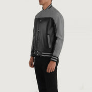 
Black & Red Sheepskin Leather Varsity Jacket - Вид сзади, подчеркивающий посадку по плечам и ровный край