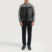 
Terrance Black & Red Leather Varsity Jacket - Вид сбоку, демонстрирующий эргономичный крой рукава