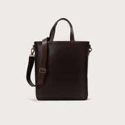 
The Poet Vintage Brown Leather Tote Bag For Men & Women in Vintage Brown Full-Grain Leather - Full Exterior Вид спереди и приталенный силуэт | Купить в официальном онлайн-магазине