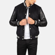 
Vaxton Черный Striped Hybrid Varsity Кожаная куртка для Мужчин in Black Sheepskin Leather - Вид спереди и приталенный силуэт | Купить в официальном онлайн-магазине