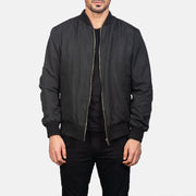 
Zack Черный Кожаный бомбер для Мужчин in Black Polyester - Вид спереди и приталенный силуэт | Купить в официальном онлайн-магазине