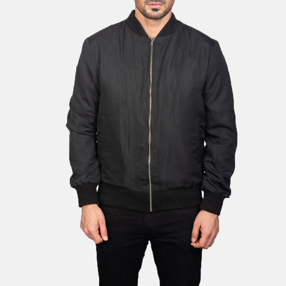 
Крупный план деталей of Varsity & Zipper Hardware on Zack Черный Кожаный бомбер для Мужчин
