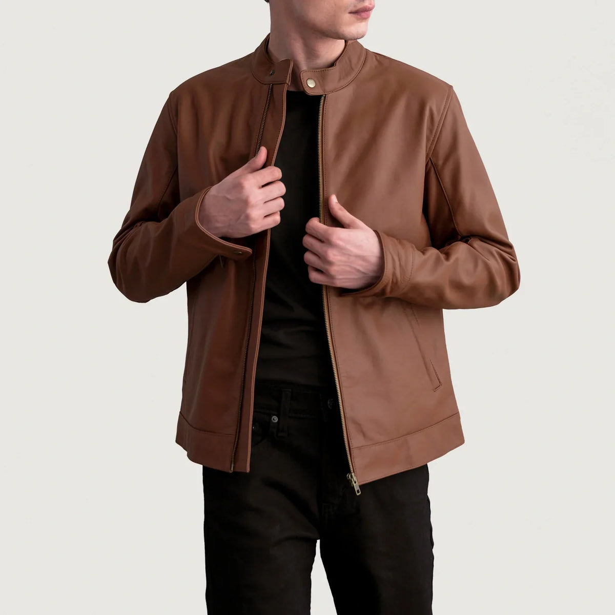 
Zen Matte Коричневый Кожаная куртка-косуха для Мужчин in Matte Brown Cowhide Leather - Вид спереди и приталенный силуэт | Купить в официальном онлайн-магазине