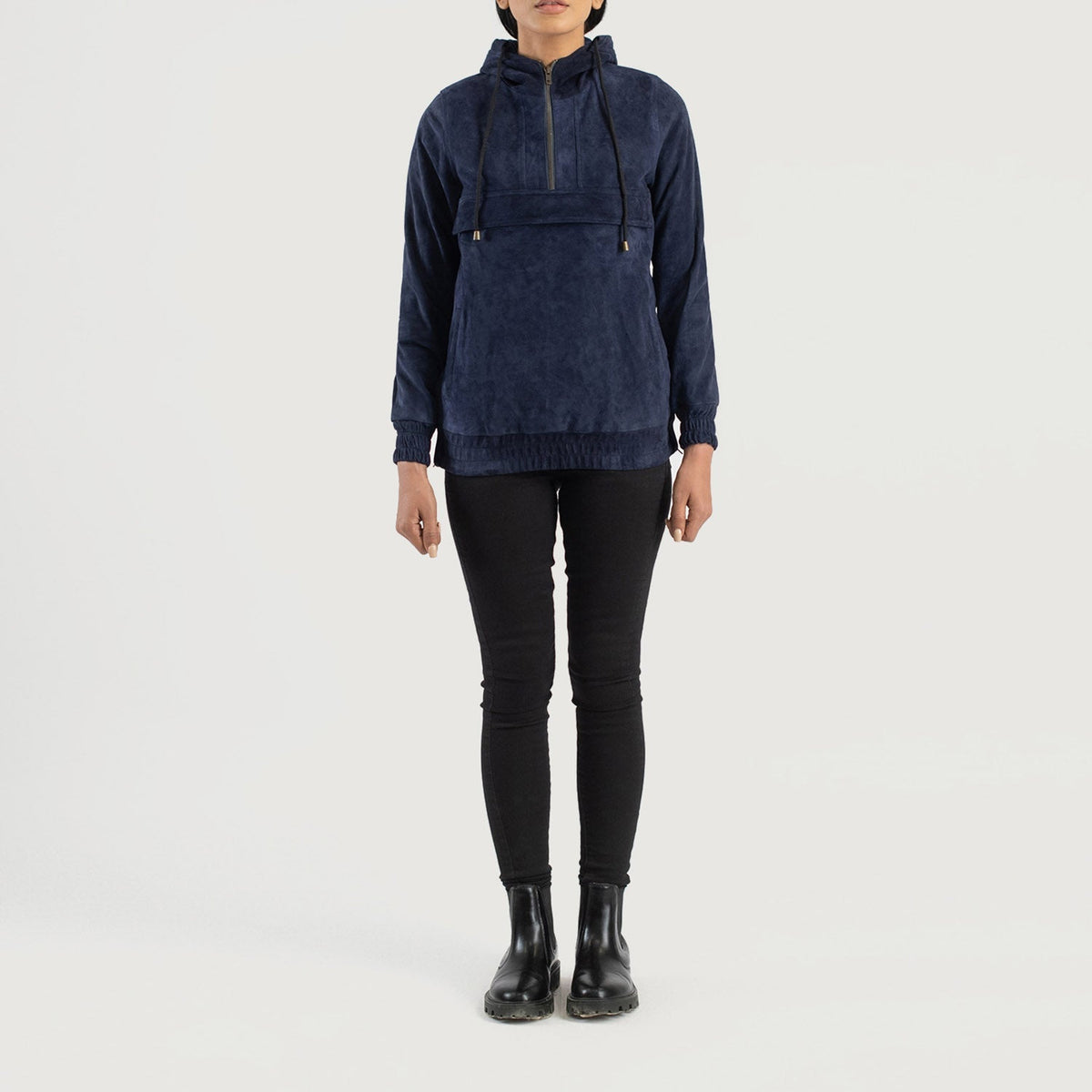 
Zest Blue Hooded Suede Pullover Jacket - Вид сбоку, демонстрирующий эргономичный крой рукава